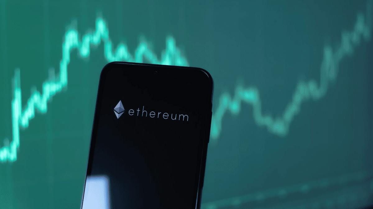 Ethereum Faces Rising Risk of Losing Second Place as USDT Growth Accelerates
